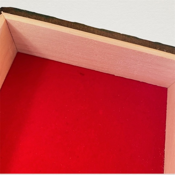 Small Handmade Polish Box with Carved Painted Lacquered Flowers - Picture 11 of 11